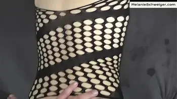 MELANIE SCHWEIGER Anal entjungfernd - Ihr 1. Analsex - Homemade