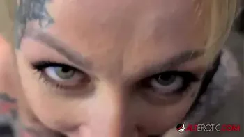 Tattooed babe Nayomi Sharp sucks Sascha's big cock