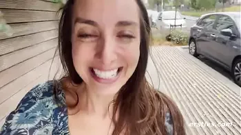 Ersties: Exhibitionist Ana Plays In Public