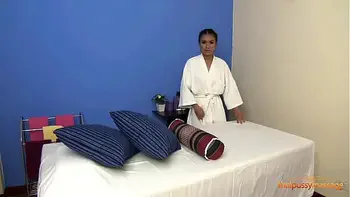 Sexy Thai teen gets fucked by her foreign masseur