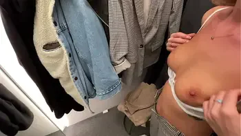 Quick Blow and fuck in the Fashion Stores changing room