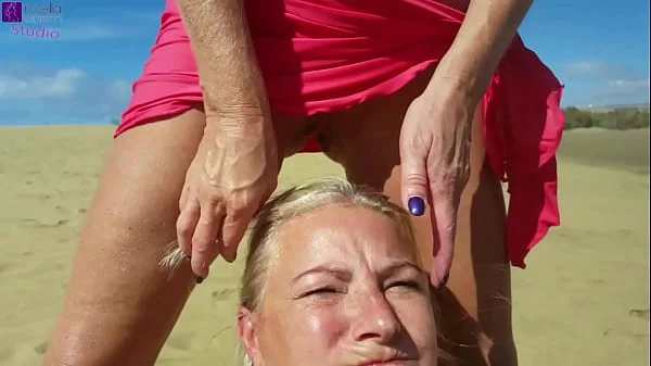 Dirty-Tina and RosellaExtrem, public on the beach of Maspalomas! Public pussie wank Show up to the Cumshot and Lesbo Pee swallowing campaign!