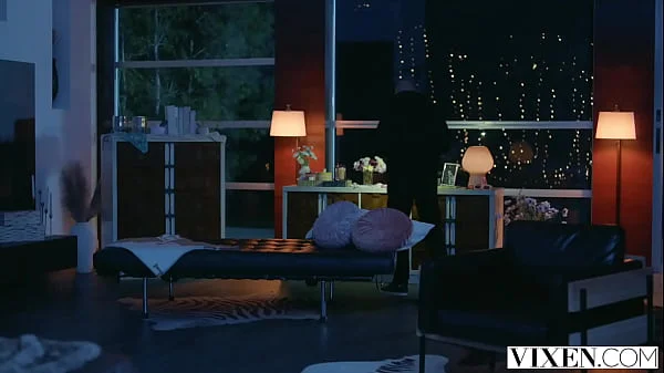 VIXEN Superstar Violet & bodyguard give in to temptation