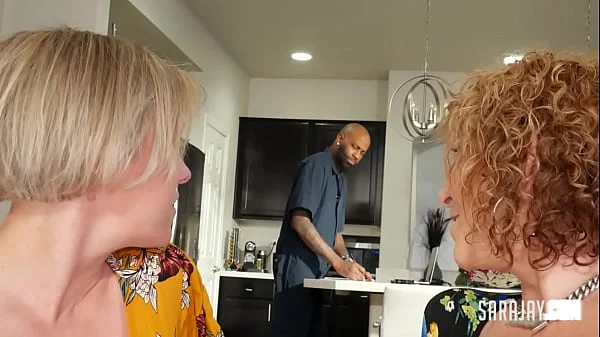 Big Cock Cable Guy Fucks Thick Cougar Sara Jay And Cums On Her!