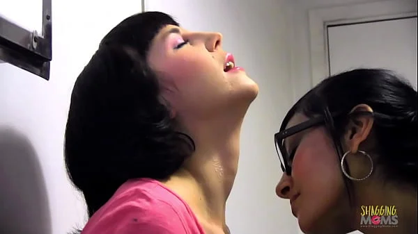 Lesbian photographer seduced a young girl into having sex with her