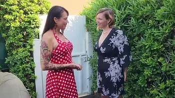 ma copine adeline lafouine m'invite pour son jeux anal des baguettes chinoises