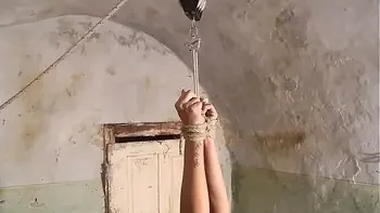 Slave Luna in AOH t.