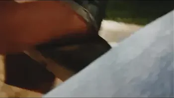 Punheta arriscada para gostosa no ponto de ônibus!