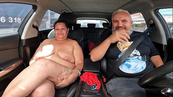 Uma Bisavó na carona do Ted aos 71 anos ela pelada no carro conta sua vida - Dora Rodrigues