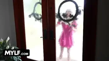 Stepson Is Crushed Because His GF Broke Up With Him Close To Valentine’s Day, So Stepmom Will Help