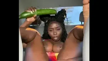 Jenise squirt in car