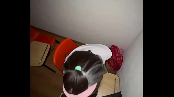 Colegiala Mexicana DANDO SENTONES en el SALON!! Estudiantes NO se AGUANTARON LAS GANAS! Chupando VERGA y SENTONES en la ESCUELA! Colegiala Mexicana en HD!