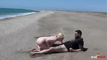 Dogging with a stranger on the beach bareback