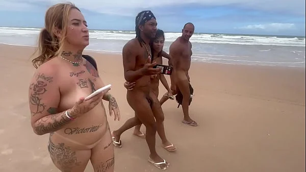 Fui com minha amiga da a bucetinha em uma praia de nudismo para os pirocudos