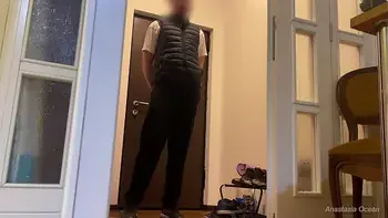 I took off my panties in front of the delivery guy and gave it for a present.