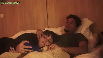 Mirando una pelicula con mi hermanastro y sin querer me trague su pene(Casi nos descubren) ALISONGONZALEZ26 X FANTASIAHARDCORESEX