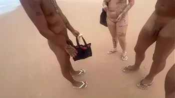 Fiz uma orgia na praia de nudismo com minhas amigas gostosas e ainda gravei