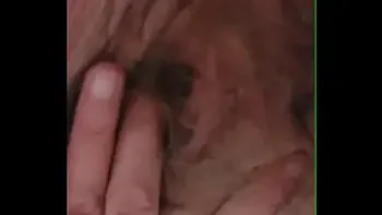 Oma zonder slipje onder jurk