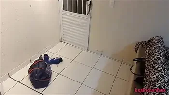 Cheguei na casa da minha vizinha jogar baralho e ela estava sem calcinha!