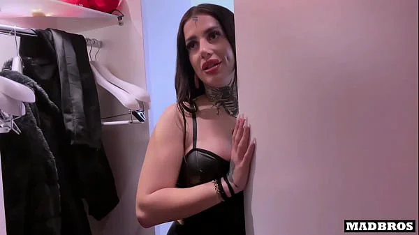 A good French goth gives her nice big ass to stay in the bedroom!!!