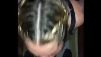 Rubia la chupa bien rico