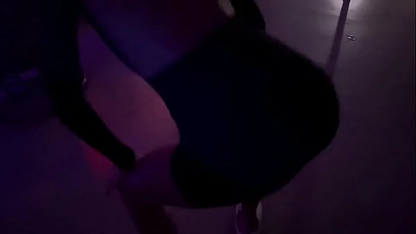 novinha fode com 2 no swing e depois na rua com corno