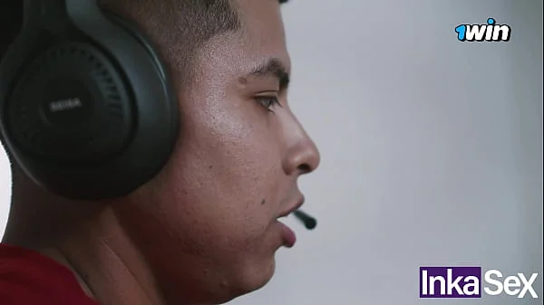 Mi hermanastra culona no respeta el hogar, folla con desconocidos y luego se mete a mi cama.