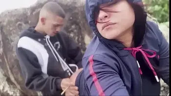 Novinha rabuda é pega no flagra na praia