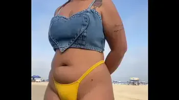 FIZ O CARA FICAR DE PAU DURO NA PRAIA