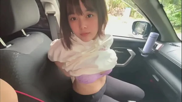 「彼氏にバレないようにね…」彼氏がいるのに車で浮気する可愛い女子◯生。お互い沢山喘ぐ..