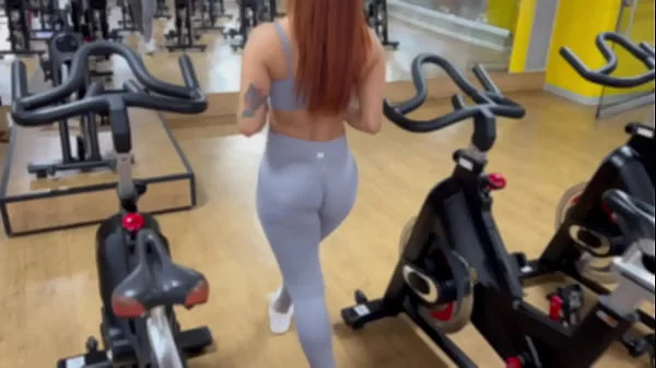 COLOMBIAN TEEN seduces stranger in the gym to play with her ass with a ANAL PLUG - Abella olsen