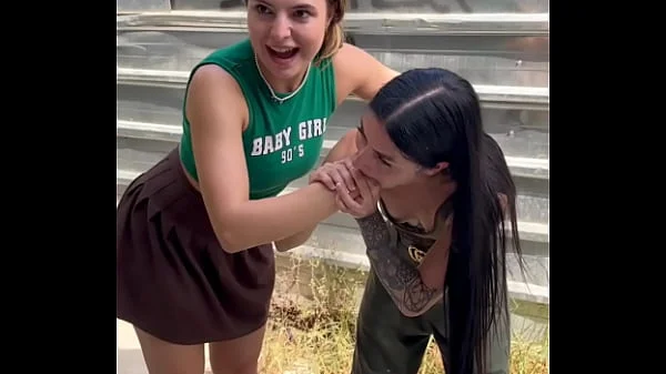 VENOM EVIL MEETS KAITLYN KATSAROS AND BELLA