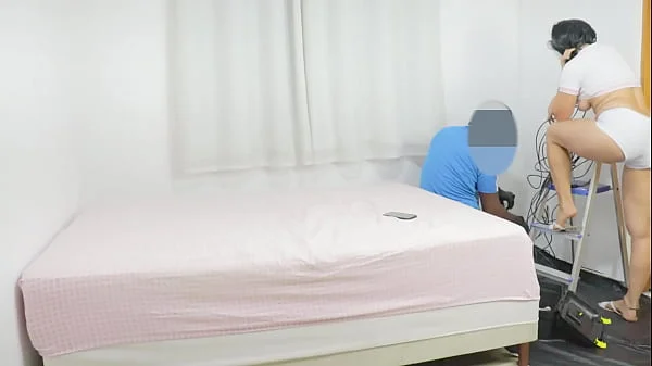 Cliente provocou técnico de TV a cabo ate ele foder ela no pelo | COMPLETO NO RED | FILMES DIRTYs angeldirty.com