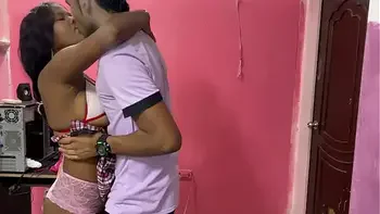 le ordeño la polla a mi profesor para que suba mis calificaciones