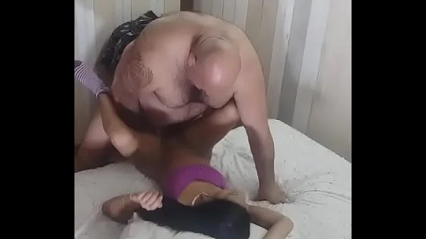 TIUZAO E ESSA  NOVINHA  SEPRE QUER TRANSAR  COM  O  COROA   ELA   GOSTA  DE TOMAR  UMA VARADA  TODOS  OS DIAS