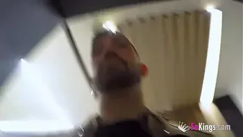 Sneaky fuck inside a mall: Nuria Millan knows how to roll!! :-D