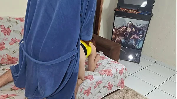 Esposa exibe buceta para meu amigo e deixei eles sozinhos!