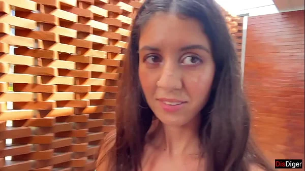 Boss's Daughter tries to Seduce Employee at Villa before Interview