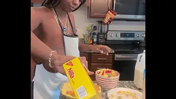 Making banana pudding