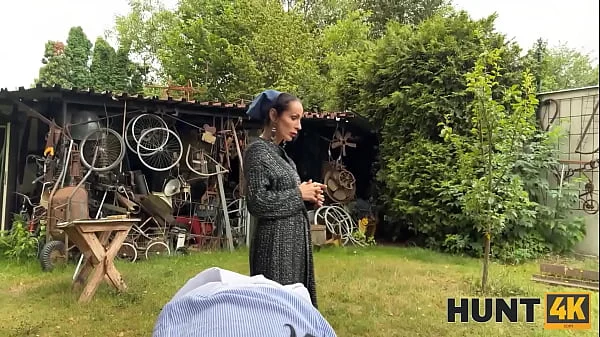 HUNT4K. Naughty chick fucked a stranger in front of her family