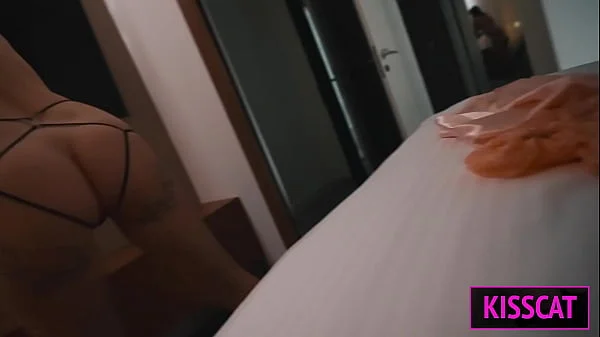 Step son lose keys from the apartment and came to step mom for share bed fucks