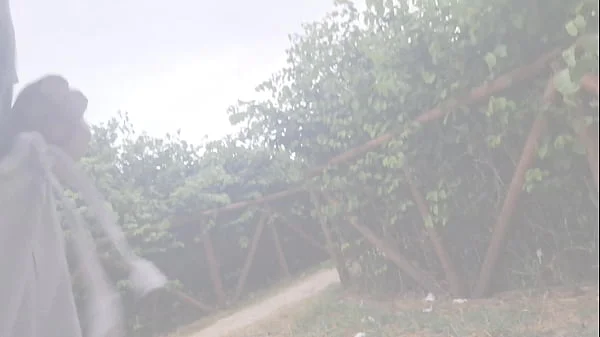 Punheta para safada que passava em público!