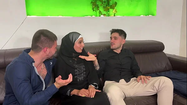 First Doble Penetration to Aaliyah Yasin!! Threesome With Hijab and Hard Sex