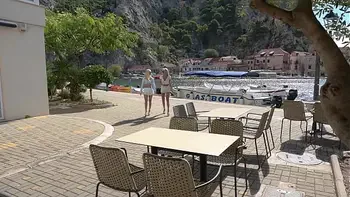 Tantalizing Tourists Chapter 1: Bi Besties Candee Licious And Shalina Devine Toy Their Asses GP3197