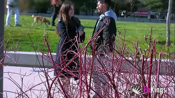 Marta Villalobos goes hunting for Madrid Rio. Are you Juanjo? I need to fuck!