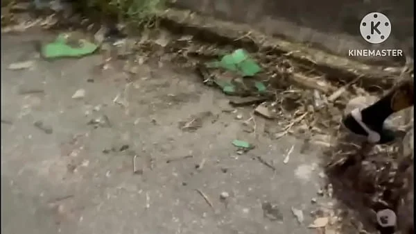 ESPOSA TRAINDO CORNO COM UM NEGÃO DOTADO NO MEIO DA RUA DEPOIS QUE ACABOU A GASOLINA ️ E O CORNO AINDA AGRADECEU AO COMEDOR