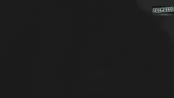 Extranjera, gordita, culona y tetona, recién llegada, me muestra sus tetas para conseguir trabajo. Luego nos encontramos en la calle para ir a un hotel a coger.