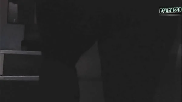 Extranjera, gordita, culona y tetona, recién llegada, me muestra sus tetas para conseguir trabajo. Luego nos encontramos en la calle para ir a un hotel a coger.