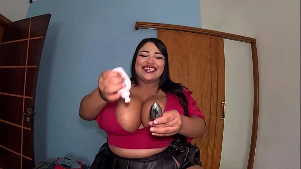 Uma gigante gostosa apronta na mansão, a peituda BBW Slut Doll