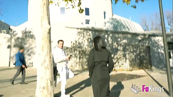 SEXUAL TOUR in Madrid. The HUGE TITS of Nelia Estrada know the capital